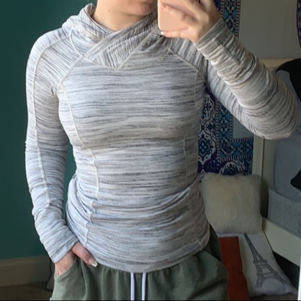 Lululemon Long Sleeve Hooded Top - Size 2 (EUC)